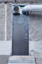 Дверь со съемной фрамугой