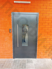 Дверь подъездная с окном и ручкой скоба