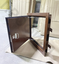 Люк металлический с газлифтами