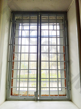 Решетка оконная металлическая распашная